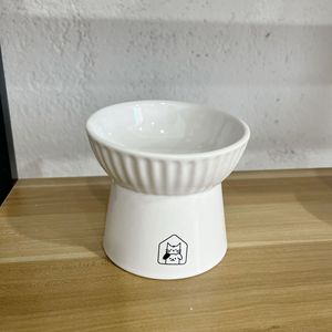 Bol en céramique pour chat avec support de cou surélevé, forme arrondie, blanc avec décor floral - Product Image 2