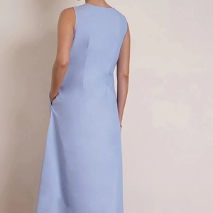 Vestido midi casual con cuello en V y botones, sin mangas, color azul cielo, corte en A, mezcla de lino transpirable, para trabajo y uso casual de verano. - Product Image 6