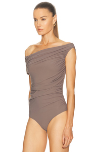 Débardeur sexy d'été pour femme, uni, moulant, respirant, froissé, à épaules dénudées et encolure asymétrique - Product Image 4