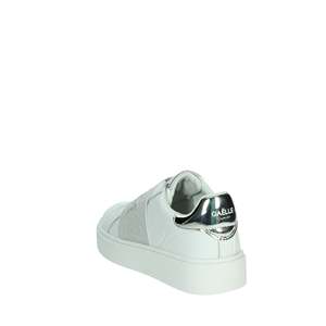 Baskets à enfiler pour filles Gaelle Paris, blanches et argentées, à semelle épaisse, chaussures décontractées - Product Image 2