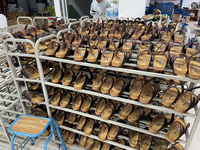 Sandales en liège faites à la main style mule pour femme, à bout ouvert, talon plat, respirantes, confortables pour le quotidien, semelle souple, chaussures d'été pour les vacances