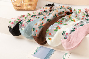 Calcetines de seda transparente hasta la pantorrilla para mujer con encaje floral - Product Image 6