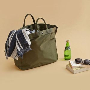Bolsa impermeable de fábrica BSCI, bolsa de lona para viaje y gimnasio, bolsa de hombro portátil personalizada para yoga, natación y deportes. - Product Image 2