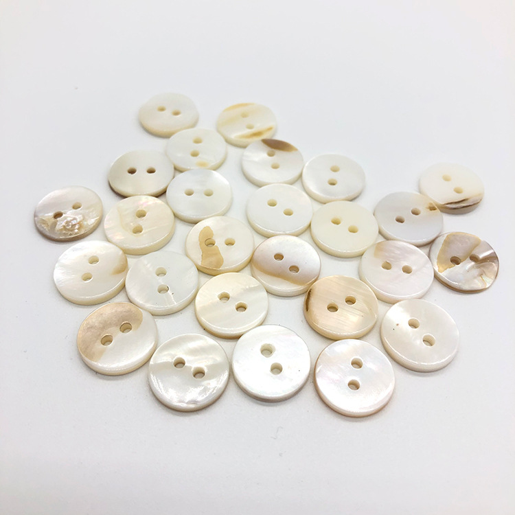 1000pcs per bag bulk stock cheap price two hole round white sewing real freshwater mussel shell shirt buttons