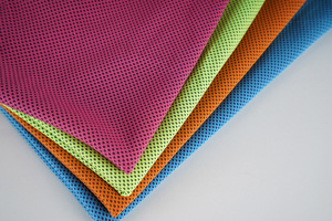Vente en gros de <span class=keywords><strong>serviette</strong></span> de <span class=keywords><strong>sport</strong></span> rafraîchissante en design de logo personnalisé <span class=keywords><strong>Serviette</strong></span> de <span class=keywords><strong>sport</strong></span> rafraîchissante en microfibre pour le voyage et le plein air - Product Image 2