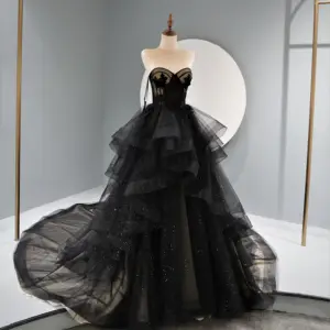 Vestido de novia de encaje negro con falda escalonada con estampado floral Diseño de volantes Vestido de noche de graduación para novia o invitado de fiesta