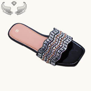 Sandales et pantoufles pour femmes de haute qualité, nouvelle conception estivale, décontractées, à strass ondulés, à semelle plate, respirantes pour l'extérieur - Product Image 3