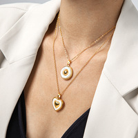 Collier minimaliste chic en acier inoxydable plaqué or 18 carats PVD, chaîne rolo, pendentif cœur rond en résine, bijoux superposés, cadeau pour femme