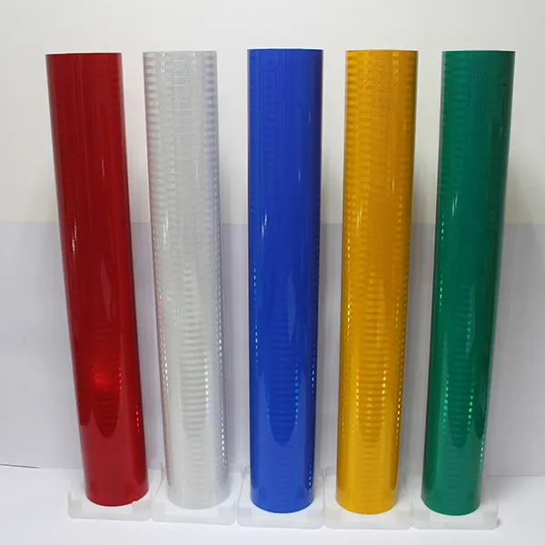 Internationale Engineering Retro-Reflecterende Beplating Eenvoudig Te Bedienen Constructie Plastic Zeilen 3M Reflecterende Platen