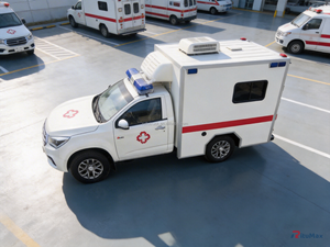 Véhicule médical d'ambulance diesel ISUZU avec équipement vétérinaire et stockage médical pour hôpitaux vétérinaires - Product Image 1