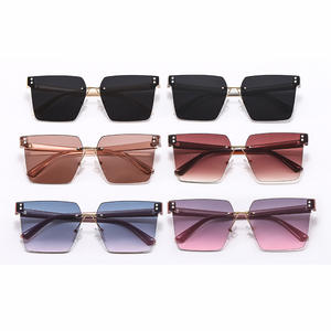 แว่นกันแดดไร้กรอบสไตล์ใหม่สำหรับผู้หญิงเลนส์พีซีสีดำป้องกันรังสียูวี 400 ประเภท 3 แว่นกันแดดแฟชั่นดีไซน์เกาหลี - Product Image 2