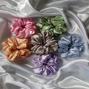 Groothandel Custom Effen Kleur Zijde Haar Chouchou Vrouwen Accessoires Stof Big Hair Tie Band Bun Clip Volumizer Chouchou