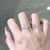 Anello di fidanzamento da donna in platino Pt950 con diamante prismatizzato a 4 griffe, stile lusso e moda, con diamante coltivato in laboratorio