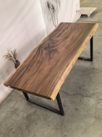 Meubles de restaurant sur mesure pour la maison, comptoirs en bois, table en bois massif avec bord naturel, plateau en bois
