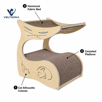 Tour pour chat sculpturale avec structure en contreplaqué, découpes en forme de silhouette de chat, plateforme moquettée, mobilier d'intérieur, vente en gros