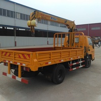 Camion grue léger JMC avec grue hydraulique de 3 tonnes, taille compacte pour le transport logistique, opérations de levage sur site