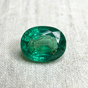 Émeraude naturelle zambienne de 3,54 carats, taille ovale, pierre précieuse brute, vert intense, facettée, pour la fabrication de bijoux fins - Product Image 1