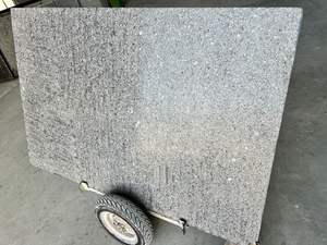 Bloque de granito negro flameado R, suministro de fábrica al por mayor, superficie de azulejo pulido para decoraciones de encimeras de pisos modernos - Product Image 4