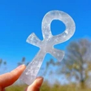 Cruz Ankh de Cuarzo Transparente Natural, Símbolo Egipcio Tallado a Mano, Cristal Ankh, Piedra Curativa, Decoración de Cristal para Meditación y Chakra - Product Image 3