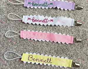 Venta al por mayor conjunto de ropa de bebé recién nacido personalizado bebé cinta chupete Clips bebé niño niña chupete cadena babero conjunto 2025 - Product Image 3