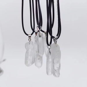 Usine pas cher <span class=keywords><strong>prix</strong></span> en gros en vrac guérison <span class=keywords><strong>cristal</strong></span> clair Quartz Point pendentif pour la méditation - Product Image 3
