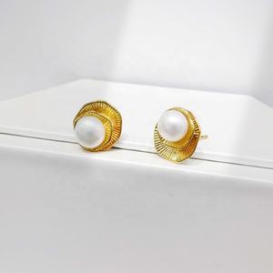 Prix usine, boucles d'oreilles élégantes en argent 925 plaqué or 18K 14K, simples, vintage, avec perles, pour bébé, été, modèle 2026, uniques, pour enseignant(e)s - Product Image 1