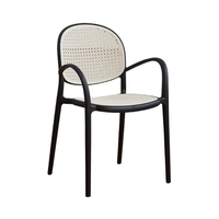Chaise de salle à manger d'extérieur moderne, colorée, légère, portable, en plastique, empilable, avec accoudoirs, pour usage en terrasse