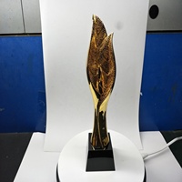 Trophée en métal plaqué or de style tendance en forme de feuille d'arbre personnalisé, luxueux, meilleur trophée pour les employés, avec base en cristal noir