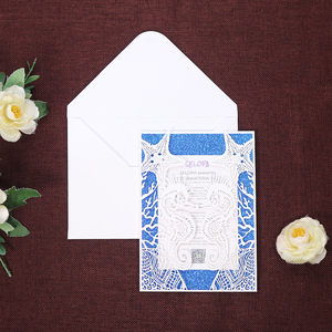 Pochette d'invitation découpée au laser sur mesure, thème océan, avec carte imprimée pailletée bleue et enveloppe blanche - Product Image 1