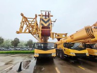 Grue de camion hydraulique QY70 70T avec force de stabilisation de 579 kN pour la construction et les levages lourds en Algérie avec certification CE