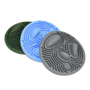 Venta al por mayor Anti-asfixia perro rompecabezas cuenco antideslizante de silicona alimentador lento perro lamer Mat para perros gatos - Product Image 3