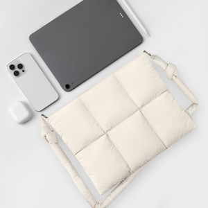 Sac fourre-tout pour ordinateur <span class=keywords><strong>portable</strong></span> confortable et moelleux, compatible avec l'<span class=keywords><strong>iPad</strong></span> <span class=keywords><strong>Air</strong></span> M3 2025 de 16 pouces, étui pour tablette matelassé et mignon avec bandoulière - Product Image 1