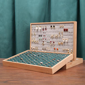 Plateau de rangement pour bagues en cuir noir et blanc avec 100 emplacements, avec bordure en bambou, présentoir à bagues, organisateur de boucles d'oreilles, plateau à bijoux en velours - Product Image 3