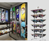 Support de présentation en métal pour skateboard, ski, trottinette, planche de surf, support de ski de surf, pour magasin de sport personnalisé