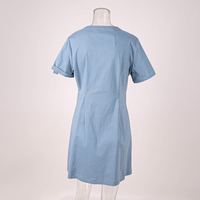 Robe chic pour femmes, bleu clair, col rond, boutons dorés, poches à rabat, manches à revers, coupe décontractée, mini-robe décontractée