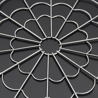 Support de cuisson carré antiadhésif en forme de fleur support de refroidissement de gâteau de fil pour le comptoir pour le service alimentaire dans les restaurants