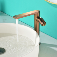 Nouveau design 304 acier inoxydable salle de bains pont monté à une poignée lavabo évier robinets mélangeur d'eau chaude et froide robinet d'eau