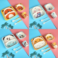 Ensemble de vaisselle cinq pièces pour bébé, motif dessin animé mignon, comprenant assiette à compartiments créative, tasse à bec, cuillère et fourchette, idéal pour cadeau de naissance, vente en gros