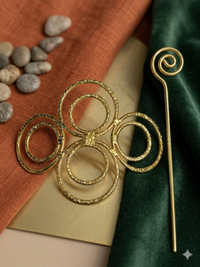 Barrette à cheveux géométrique dorée – Épingle à cheveux à cercles entrelacés martelés – Barrette minimaliste style bohème - Product Image 1