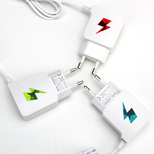 Adaptador de Viaje Duradero con 2 Puertos USB, Cargador Automático para Teléfono Móvil con Cable Micro USB V8 y Luz LED Intermitente - Product Image 3