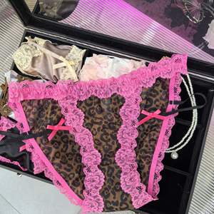 Braguitas de seda helada de alta calidad, transpirables, de talle bajo para mujer, sensual tanga de encaje con lazo y estampado de leopardo para adolescentes - Product Image 2