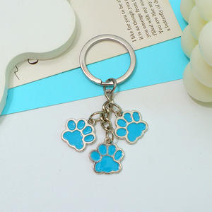 Llavero de metal esmaltado con diseño de pata de gato de dibujos animados, colorido, con forma de huella, para colgar en la bolsa de niña, regalo para amigas - Product Image 6