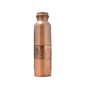 Botella de agua de cobre hecha a mano de primera calidad Diseño en relieve ecológico a granel para la Hidratación Diaria y la salud Ayurvédica - Product Image 3
