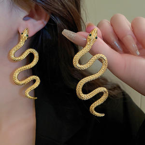 Boucles d'oreilles à pampilles fleuries rétro vintage européennes et américaines, élégantes, légères et luxueuses, en argent, pour femmes, vente en gros - Product Image 6