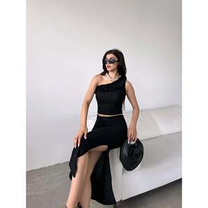 Ensemble élégant haut asymétrique à volants et jupe midi côtelée assortie pour femme, vert, style moulant sans manches - Product Image 2