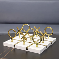 Ensemble de sculpture d'échiquier traditionnel en métal plaqué or avec service OEM/ODM pour la décoration intérieure et les cadeaux d'affaires