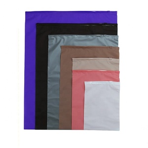 ถุงซิปล็อคสำหรับเสื้อผ้าเสื้อมีซิปล็อคพลาสติกสำหรับใส่เสื้อผ้าเสื้อมีซิปล็อค<span class=keywords><strong>สี</strong></span>ดำโลโก้ตามสั่ง - Product Image 2