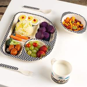 Assiettes divisées pour enfants Offres Spéciales <span class=keywords><strong>portion</strong></span> <span class=keywords><strong>assiette</strong></span> de <span class=keywords><strong>régime</strong></span> à 4 compartiments avec tasse bol cuillère et fourchette - Product Image 6