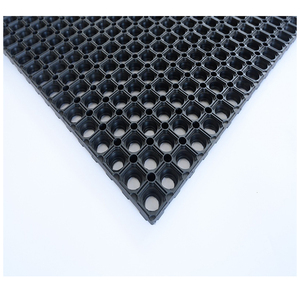 Tapetes de caucho natural resistentes al desgaste con orificios de drenaje y antifatiga para plantas de procesamiento de mariscos y pescaderías. - Product Image 1