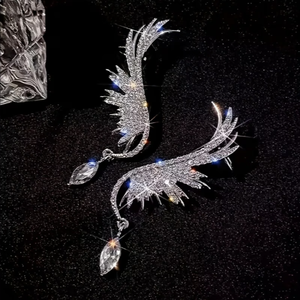Boucles d'oreilles manchette élégantes en forme d'ailes d'ange pour femmes, ornées de strass étincelants N2605260 - Product Image 1